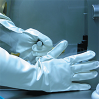 Перчатки из полиуретана и ХСПЭ для боксов с осушенной средой